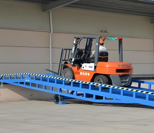 沈北移动式卸货平台（叉车用）